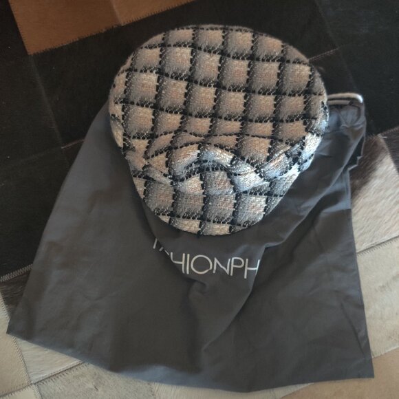CHANEL Newsboy Tweed Cap size L - Picture 1 of 3